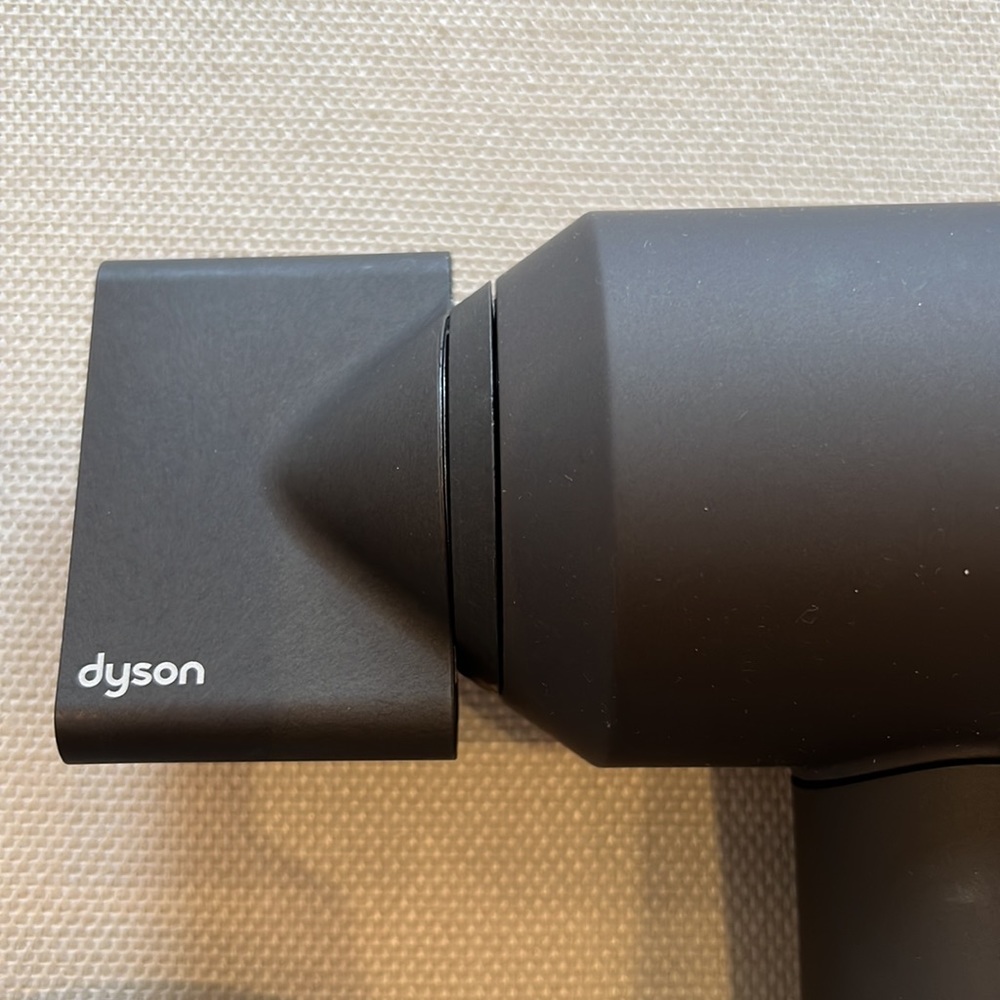 New Dyson Supersonic hair dryer gray and pink - Picture 4 of 5